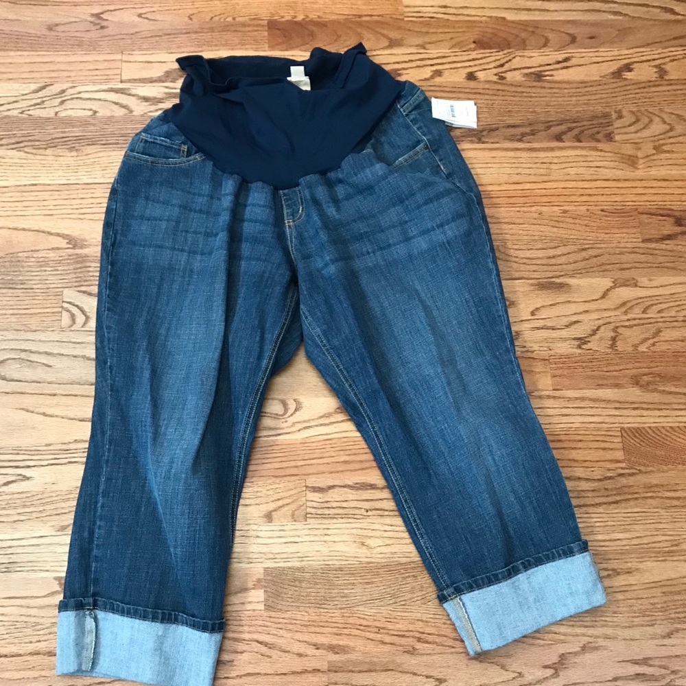 NWT Motherhood Maternity jean crops